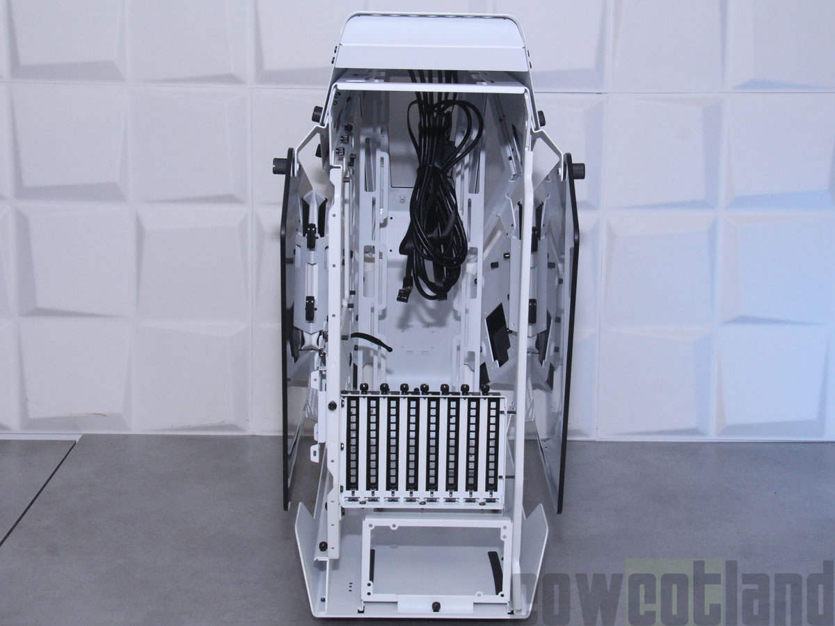 Image 43152, galerie Test boitier THERMALTAKE AH-T600 : Supercopter pour ton PC