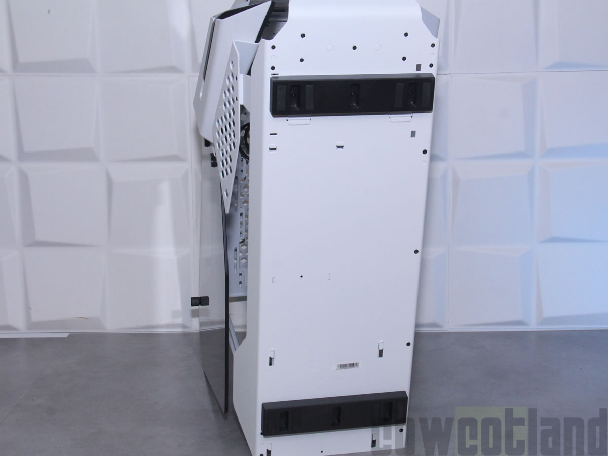 Image 43132, galerie Test boitier THERMALTAKE AH-T600 : Supercopter pour ton PC