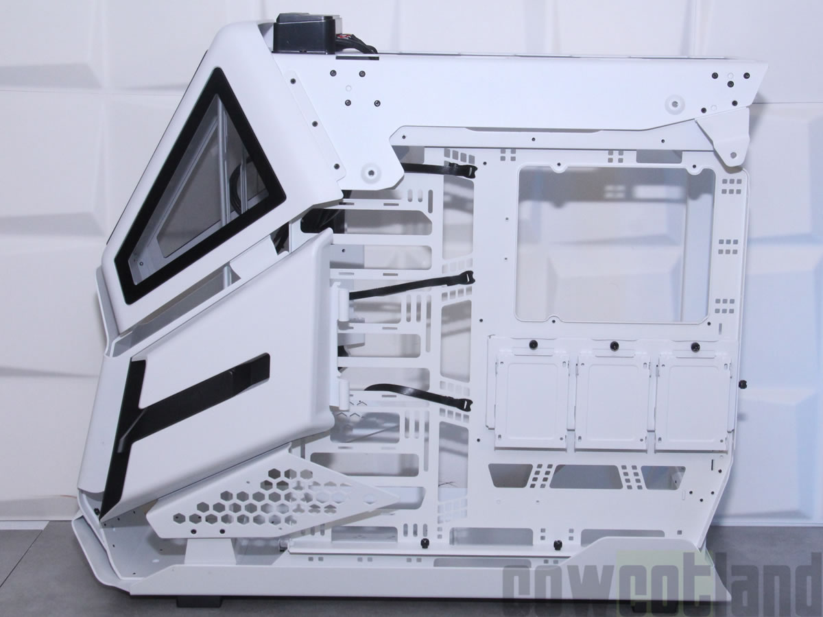Image 43135, galerie Test boitier THERMALTAKE AH-T600 : Supercopter pour ton PC