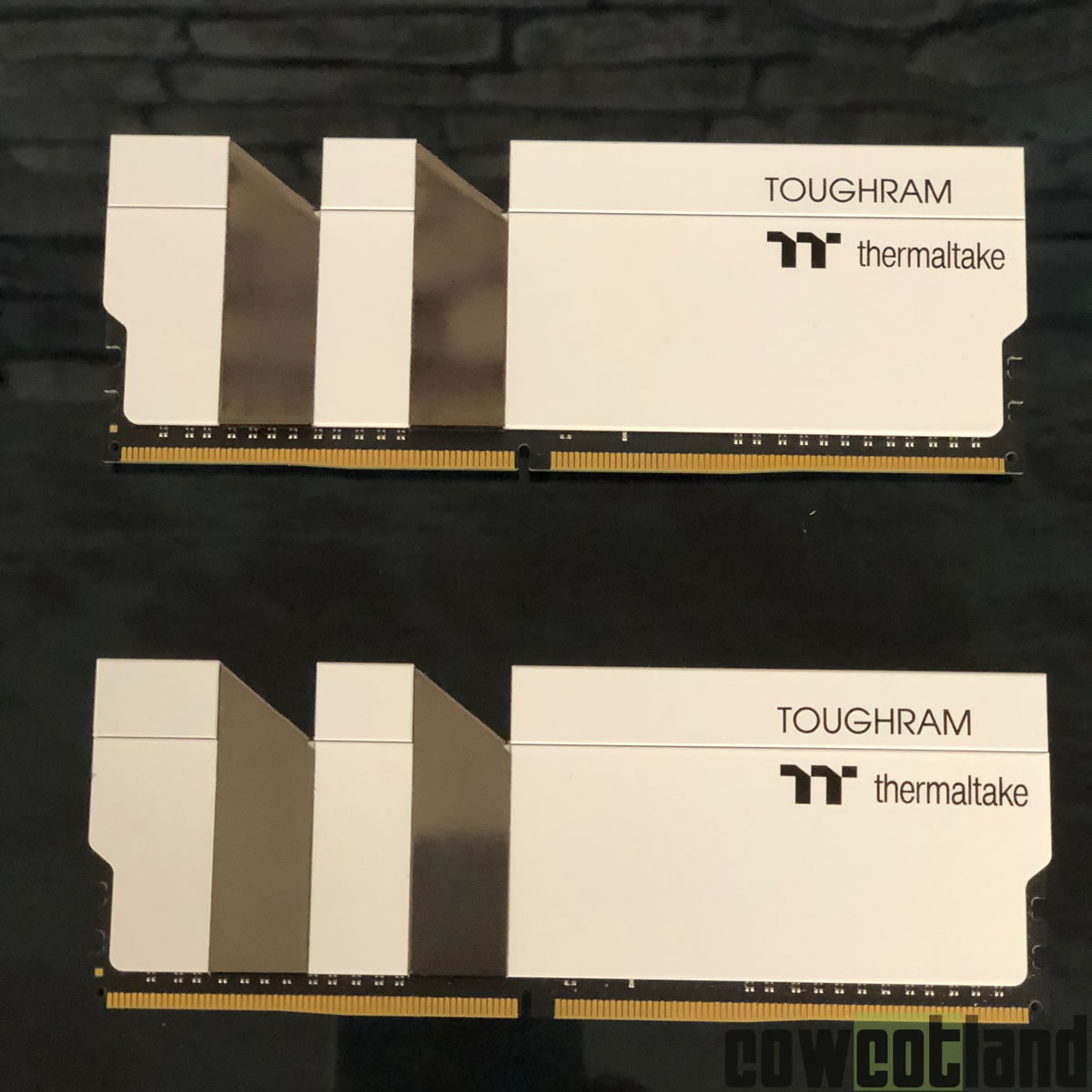 Image 41205, galerie Test DDR4 Thermaltake TOUGHRAM Memory White 4000