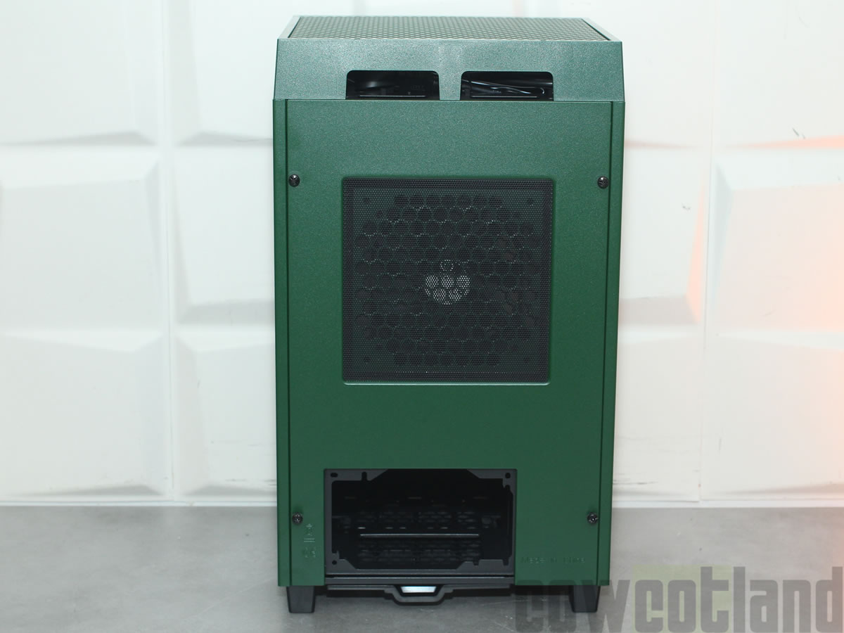 Image 46604, galerie Test boitier Thermaltake TOWER 100 RACING GREEN : So British