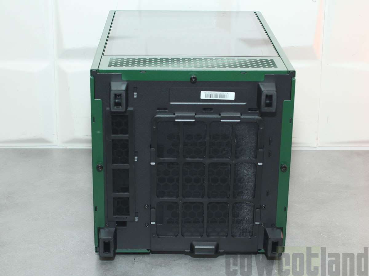 Image 46593, galerie Test boitier Thermaltake TOWER 100 RACING GREEN : So British