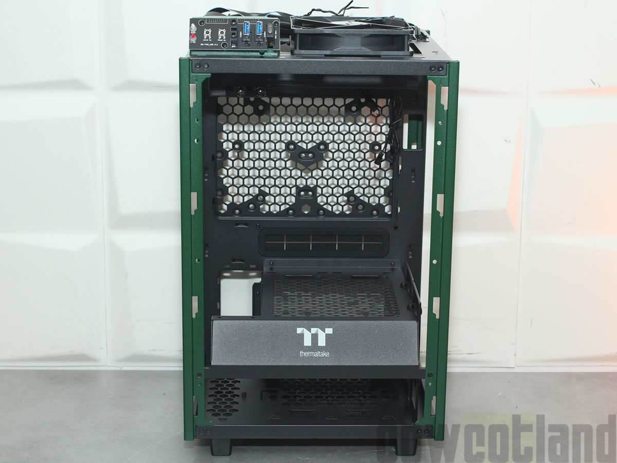 Image 46588, galerie Test boitier Thermaltake TOWER 100 RACING GREEN : So British