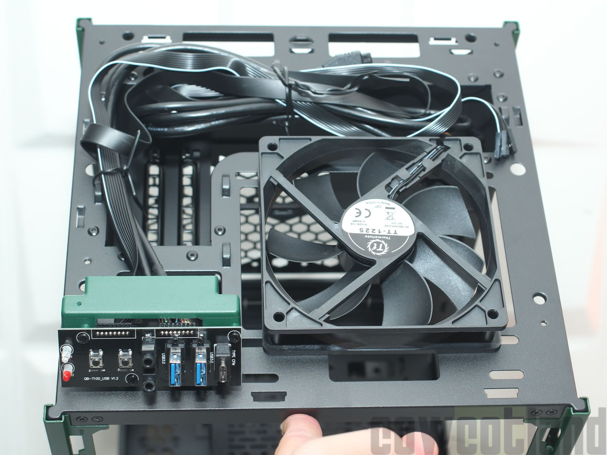 Image 46594, galerie Test boitier Thermaltake TOWER 100 RACING GREEN : So British