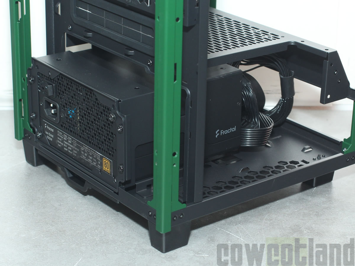 Image 46586, galerie Test boitier Thermaltake TOWER 100 RACING GREEN : So British