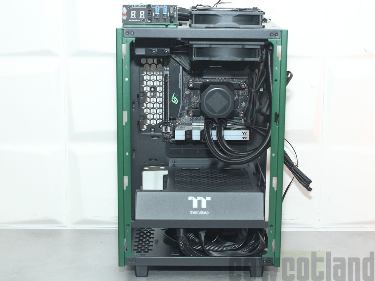 Image 46595, galerie Test boitier Thermaltake TOWER 100 RACING GREEN : So British