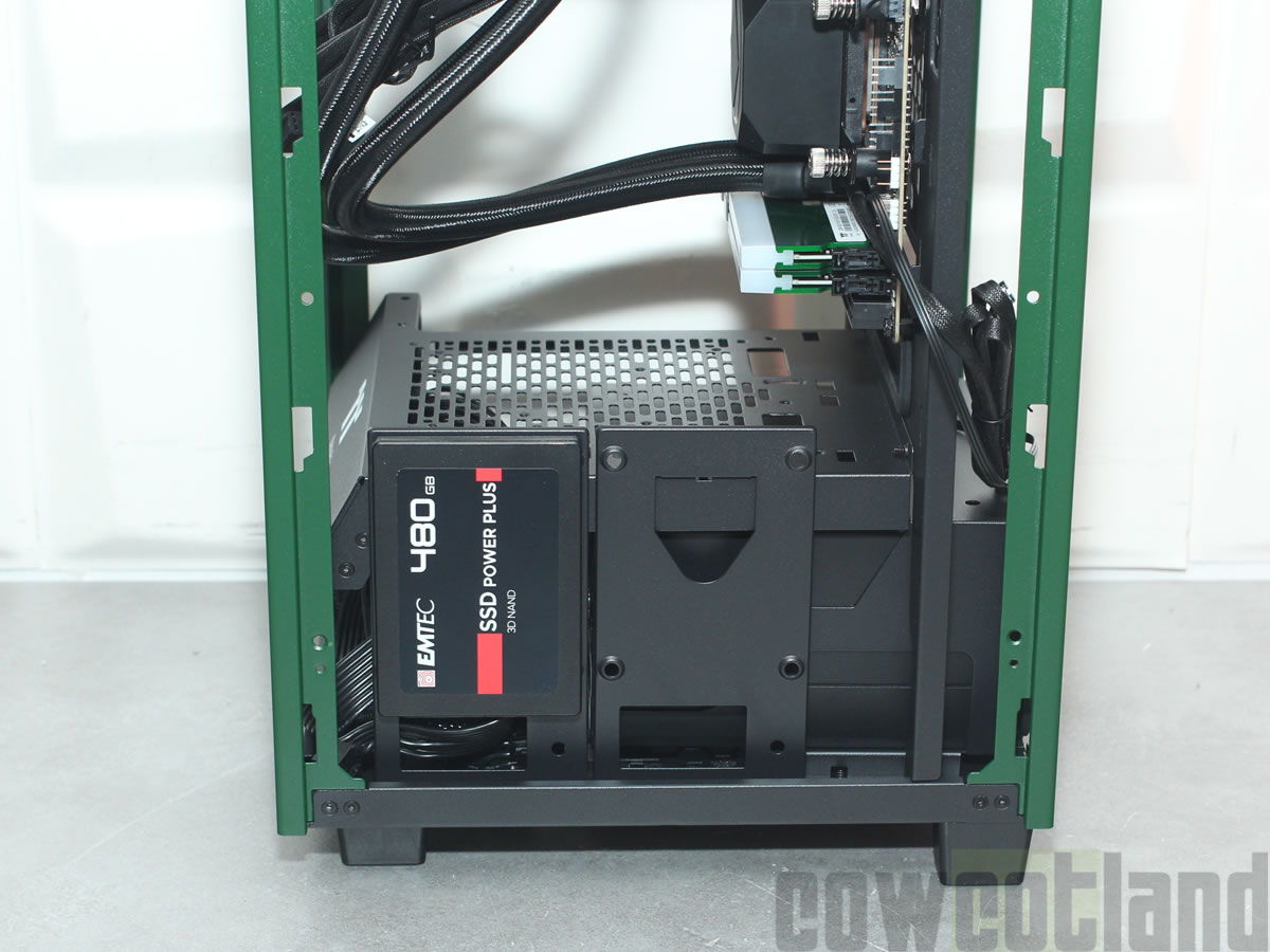 Image 46592, galerie Test boitier Thermaltake TOWER 100 RACING GREEN : So British