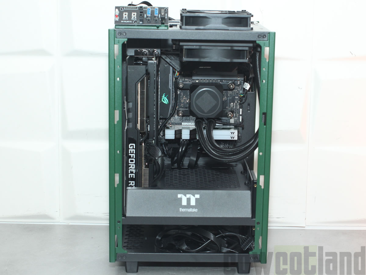 Image 46596, galerie Test boitier Thermaltake TOWER 100 RACING GREEN : So British