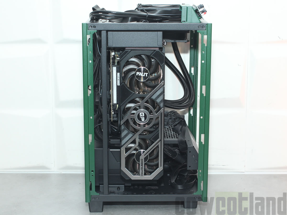 Image 46601, galerie Test boitier Thermaltake TOWER 100 RACING GREEN : So British