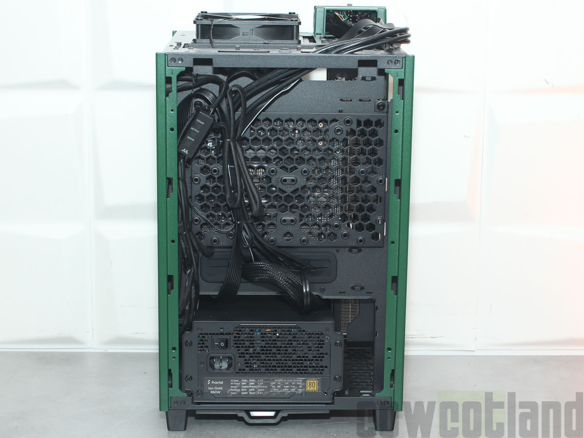 Image 46584, galerie Test boitier Thermaltake TOWER 100 RACING GREEN : So British