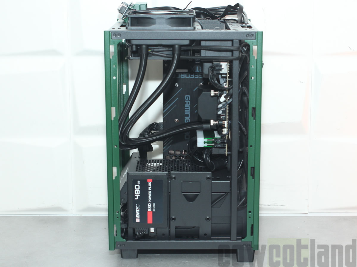 Image 46589, galerie Test boitier Thermaltake TOWER 100 RACING GREEN : So British
