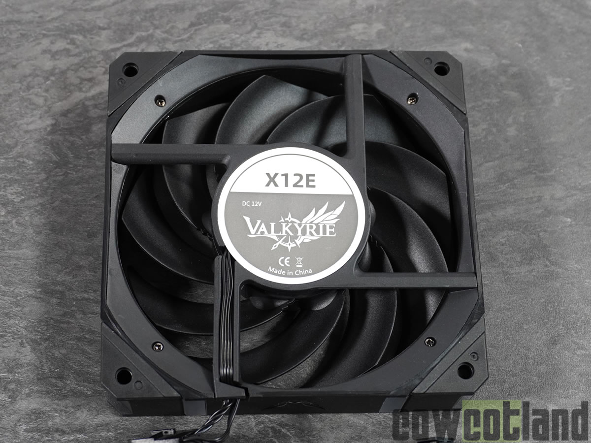 Image 60378, galerie Valkyrie Dragonfang 240, un kit watercooling AIO en 240 mm qui attaque fort