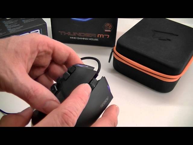 Pr�sentation souris Aorus Thunder M7 - Tapis de souris Aorus Thunder P3