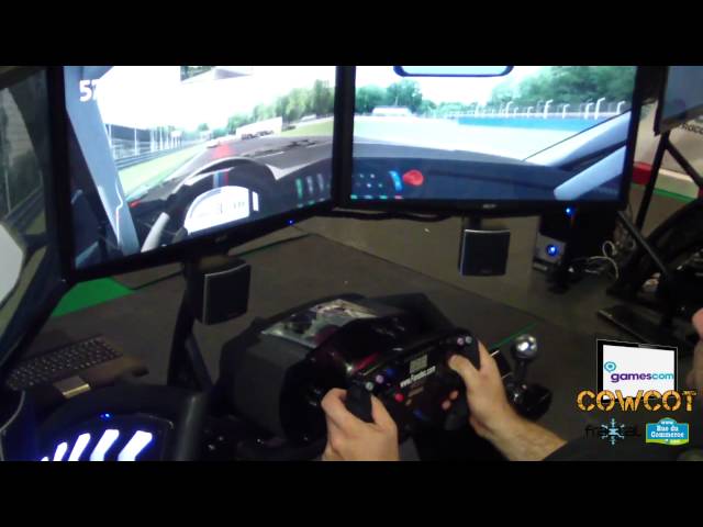 Gamescom 2012 : Le Boss joue avec un volant FANATEC