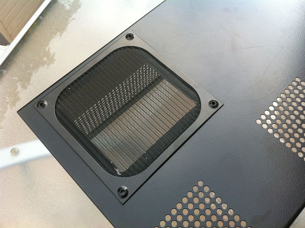Sugo-decoupe06 grille dessus zoom