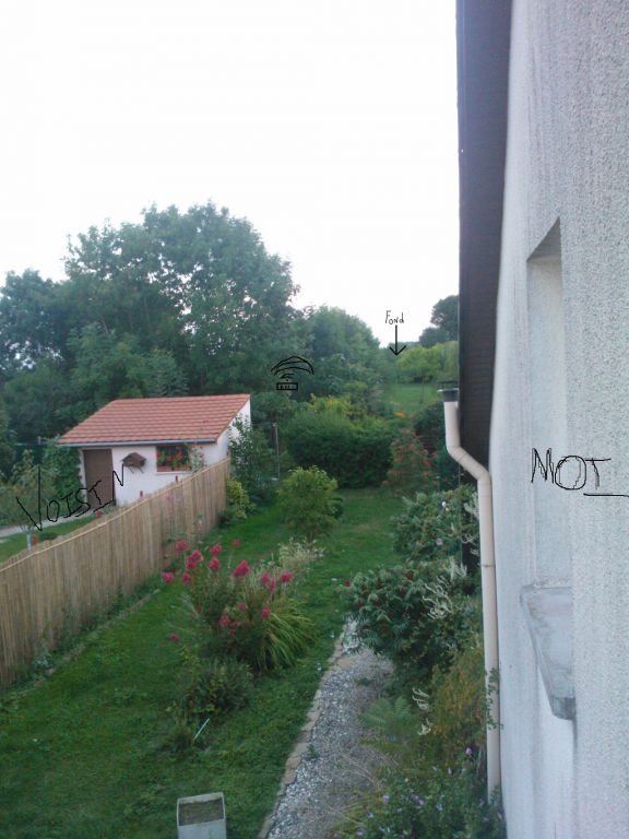 Repeteur Wifi Voila je connais pas la distance exact mais je capte de la maison au fond du jardin maintenant grce au rpteur a 20
