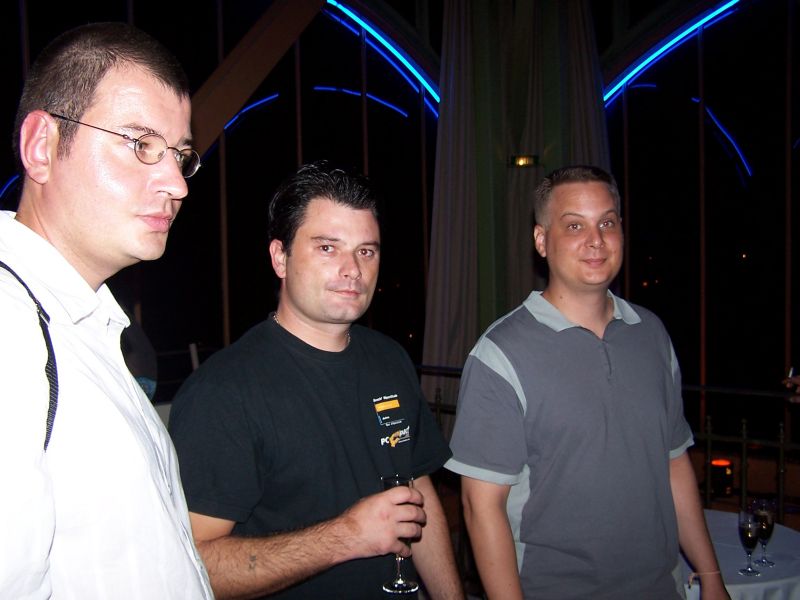 Soire Pca 2006 - La Ganache  gauche jean charles de generation-3D, au milieu, Christophe alias Tof et Vincent_A de PCINpact