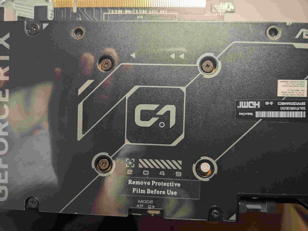 Backplate Asus Dual Rtx 4060 8gb Vu de la backplate de la CG Asus Dual RTX 4060 8GB.
