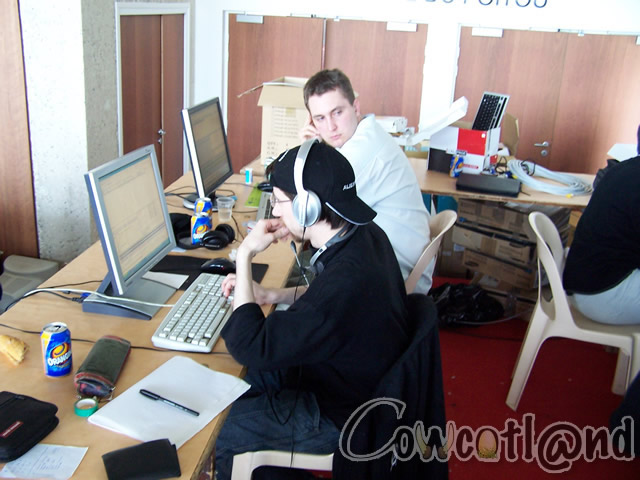 Milkman et DuckY, concentr� et en plein action Milkman et DuckY, concentr� et en plein action...apr�s une nuit blanche :p