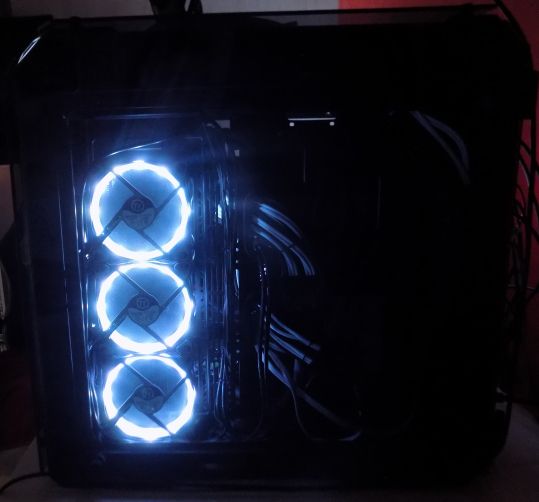 Boitier Thermaltake View 71 TG RGB