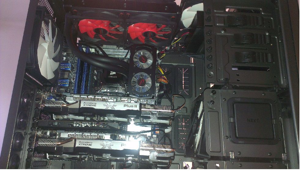 Photo Dans La Config La MSI est en Master (en haut) et la Inno3D est en slave ( en bas).