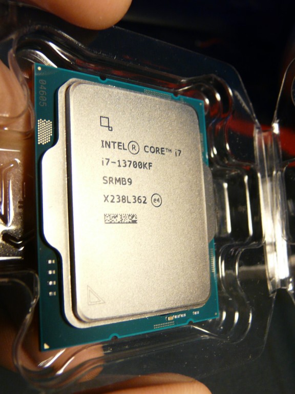 13700 