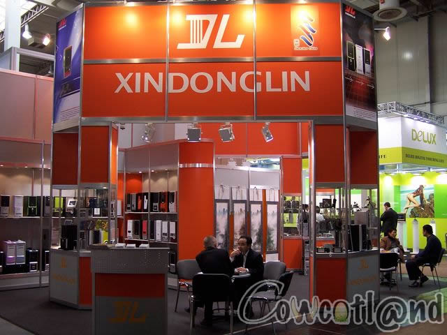 Le Stand Xindonglin Encore 3 tonnes de boitiers